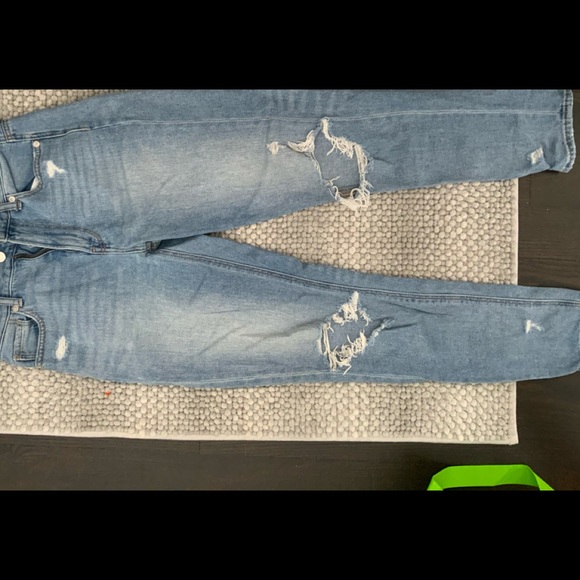 American Eagle MOM or BOYFRIEND JEANS - Picture 1 of 4